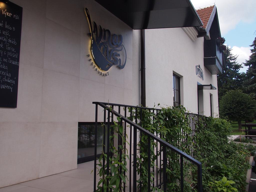 Ricany  Hotel Restaurant Na Navsi מראה חיצוני תמונה